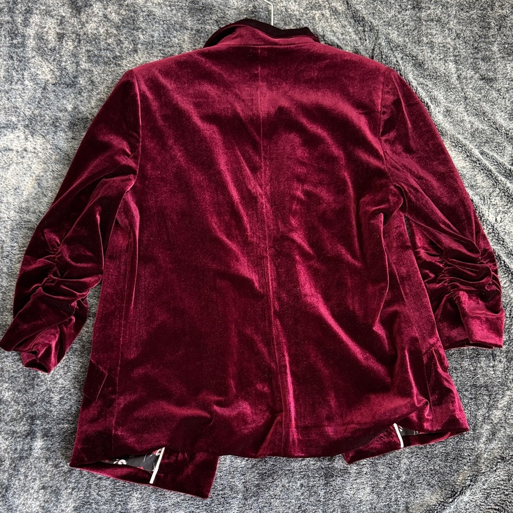 Skies Are Blue Velvet Blazer in Deep Burgundy - Picture 3 of 3